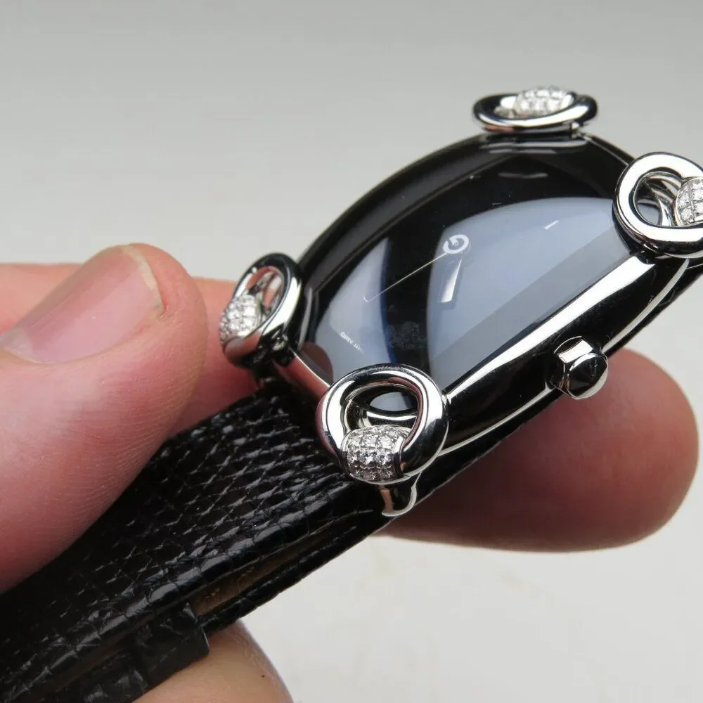 Gucci rectangle dial